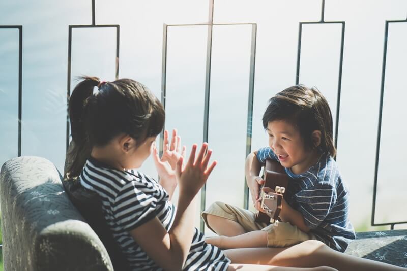 Dạy trẻ về tinh thần đoàn kết. (Ảnh: Sưu tầm Internet)