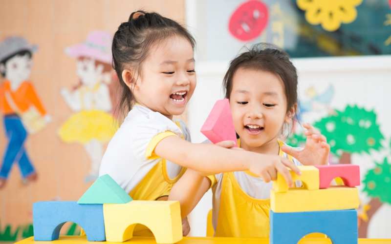 Những điều cần lưu ý khi chọn trường mầm non tư cho con. (Ảnh: Sưu tầm Internet)