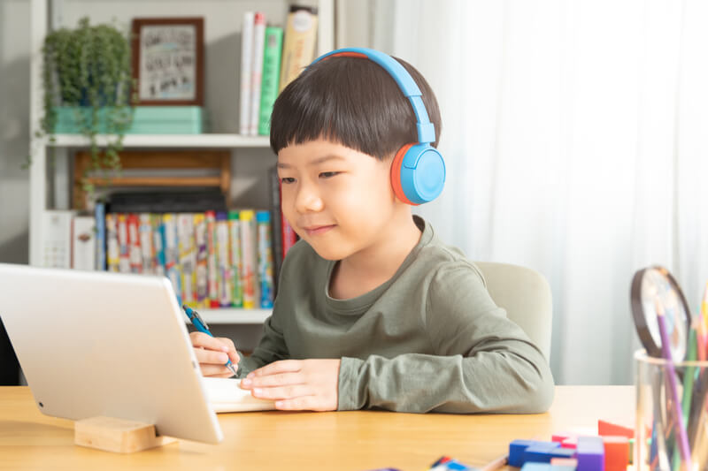 Nhịp độ bài giảng phù hợp với trẻ mới bắt đầu học tiếng Việt. (Ảnh: Sưu tầm Internet)