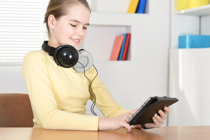 Cách chọn công cụ kiểm tra nghe tiếng Anh phù hợp. (Ảnh: Sưu tầm Internet)