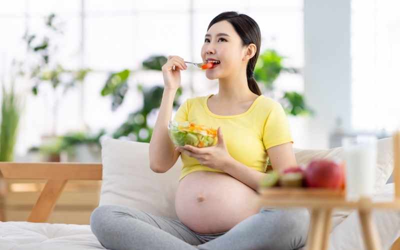 Mẹ bầu cần chú ý bổ sung dinh dưỡng nuôi thai nhi. (Ảnh: Sưu tầm Internet)