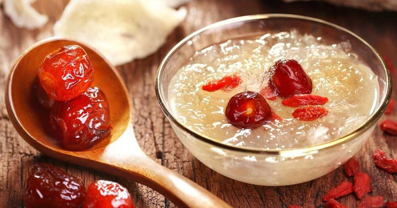 Chè hạt sen táo đỏ. (Ảnh: Sưu tầm Internet)