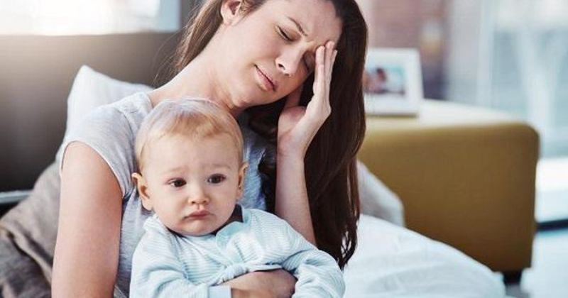 Căng thẳng, mệt mỏi kéo dài là nguyên nhân tắc sữa của nhiều mẹ bỉm ngày nay (Ảnh: Sưu tầm Internet)