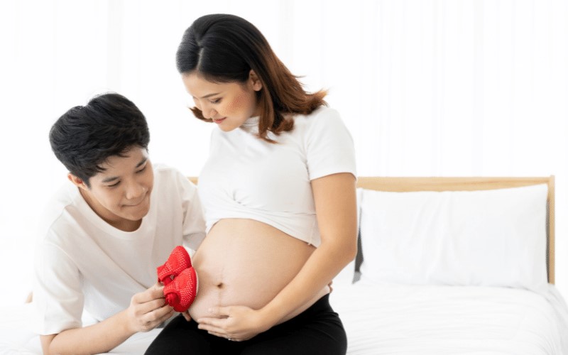 Nói chuyện với con cũng là một phương pháp thai giáo. (Ảnh: Sưu tầm Internet)