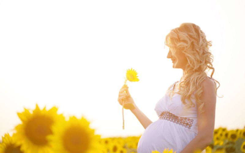 Mẹ có thể sử dụng ánh sáng để thai giáo tháng thứ 7 cho trẻ. (Ảnh: Sưu tầm Internet)