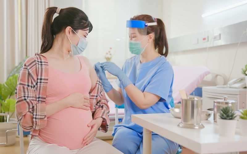 Lịch tiêm phòng cho bà bầu mang thai lần 2 có sự khác biệt so với lần đầu. (Ảnh: Sưu tầm Internet)