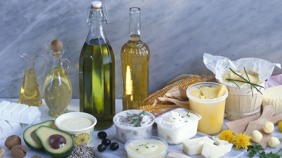 Một số thực phẩm nhóm chất béo. (Ảnh: Sưu tầm Internet)