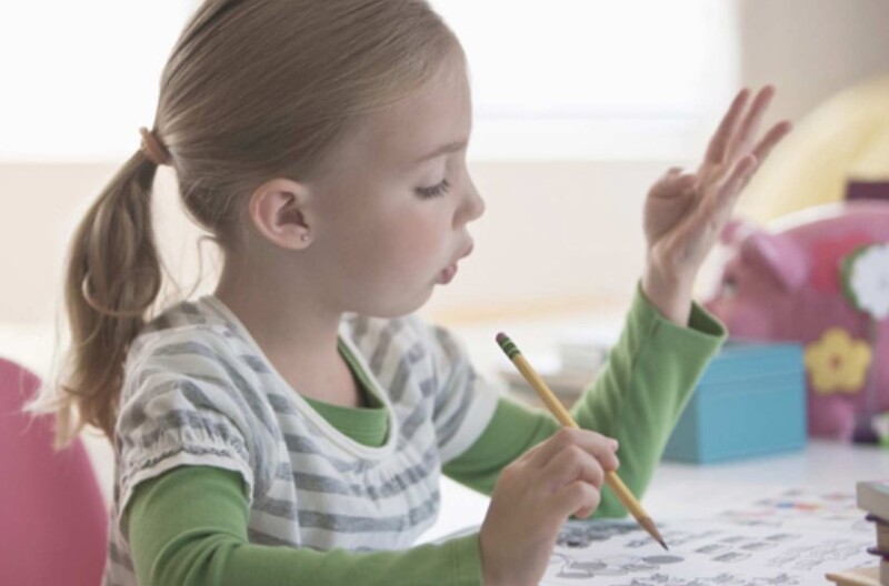 Bố mẹ nên hình thành cho bé ý thức tự học (Nguồn ảnh: Sưu tầm internet)