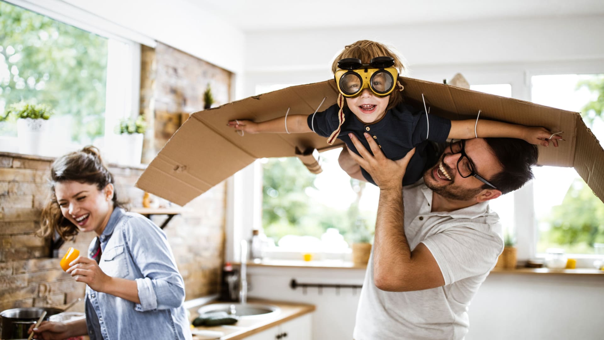 Cùng con nhập vai cùng con lớn khôn. (Ảnh: Sưu tầm Internet)