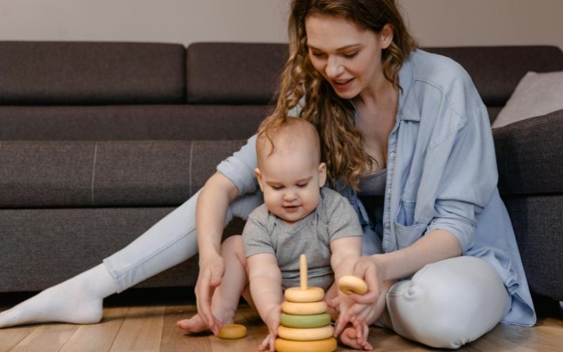 Luyện khả năng ghi nhớ của trẻ 1-2 tuổi từ sớm. (Ảnh: Sưu tầm Internet) 