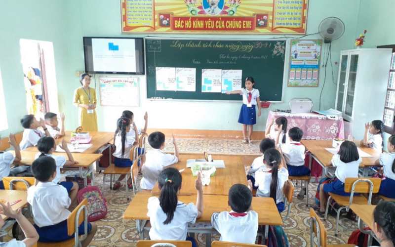 Các trò chơi chuyển tiết cho học sinh lớp 1. (Ảnh: Baoquangbinh.vn)