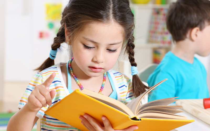 Ba mẹ cần ghi nhớ các tiêu chí khi chọn trường mầm non tư cho con học. (Ảnh: Sưu tầm Internet)