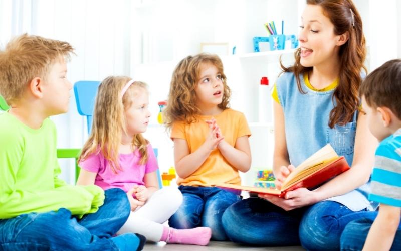 Nâng cao trí tưởng tượng thông qua các trò chơi kể chuyện. (Ảnh: Sưu tầm Internet) 