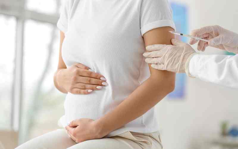 Tiêm phòng cúm trước khi mang thai giúp mẹ bầu giảm nguy cơ bị cảm cúm. (Ảnh: Sưu tầm Internet)