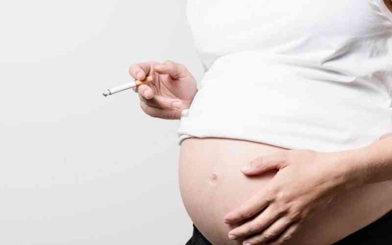 Phụ nữ mang thai cần tránh tiếp xúc với khói thuốc lá. (Ảnh: Sưu tầm internet)