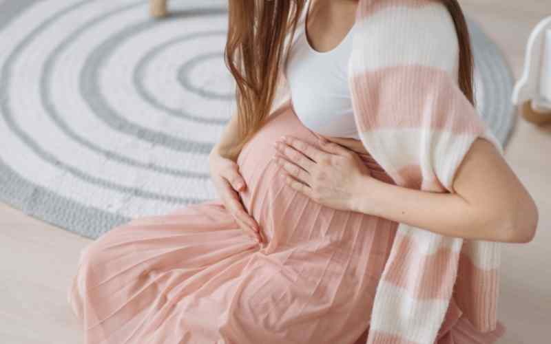 Mẹ mất ngủ có thể khiến thai nhi chậm phát triển, thiếu máu. (Ảnh: Sưu tầm Internet)