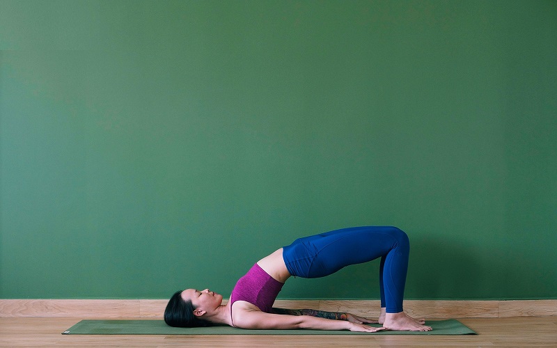 Tư thế cây cầu bài tập khép vùng kín sau sinh (Ảnh: Sưu tầm Internet)