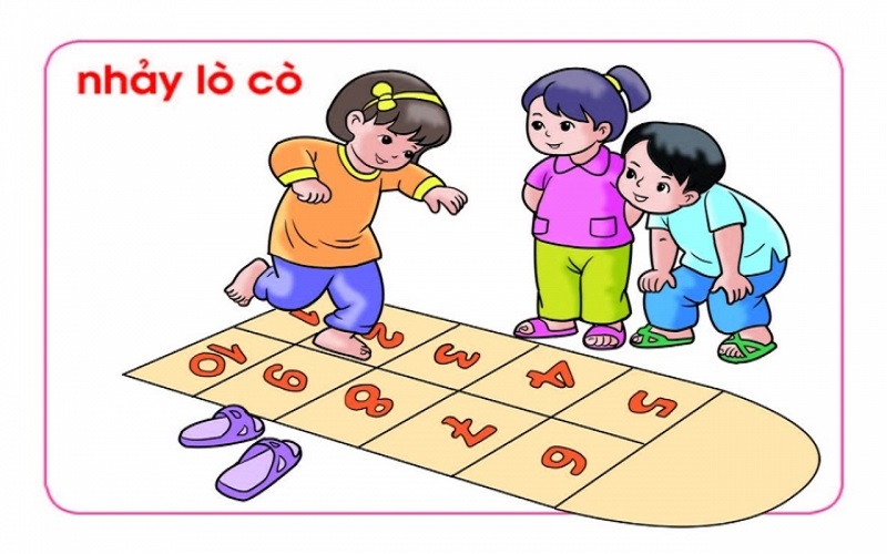 Bé 4 tuổi học bảng chữ cái qua trò chơi lò cò. (Ảnh: Sưu tầm Internet)