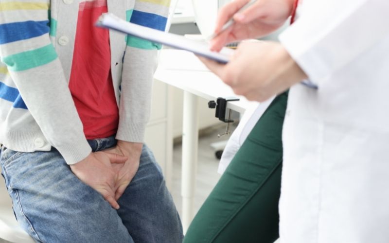 Tuân thủ phác đồ điều trị bệnh lậu của bác sĩ. (Ảnh: Sưu tầm Internet)