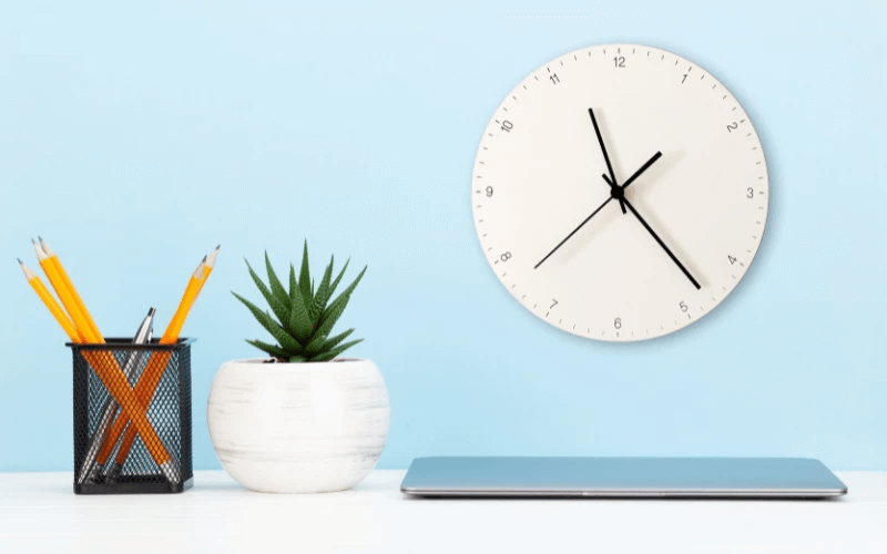 Một số đoạn hội thoại về giờ trong tiếng Anh thường gặp. (Ảnh: Sưu tầm Internet)