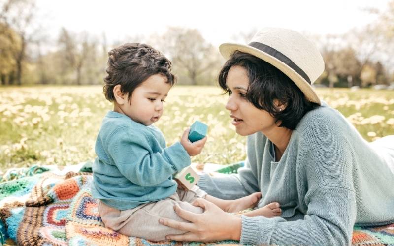 Chuẩn bị tâm lý cho bé lớn khi chuẩn bị làm anh hoặc chị. (Ảnh: Sưu tầm Internet)