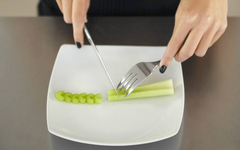 Phụ nữ ăn kiêng làm giảm khả năng thụ thai. (Ảnh: Sưu tầm Internet)