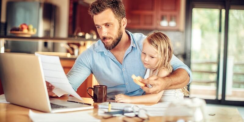 Hãy đặt ra ranh giới giữa công việc và gia đình để cân bằng chúng tốt hơn. (Ảnh: Sưu tầm Internet)