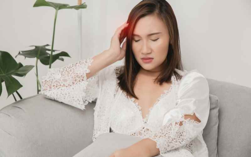 Phụ nữ có thai sau 6 ngày rụng trứng có biểu hiện đau đầu và cơ. (Ảnh: Sưu tầm Internet)