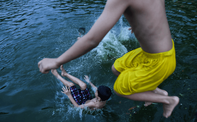 Cách nhận biết những vùng nước sâu, nguy hiểm. (Ảnh: Sưu tầm Internet)