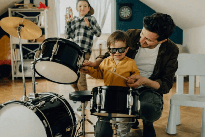 Một số lưu ý khi dạy trống cho trẻ em. (Ảnh: Sưu tầm Internet)