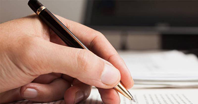 Một số trường có thể yêu cầu đơn xin nhập học viết tay để đảm bảo tính xác thực. (Ảnh: Sưu tầm Internet)