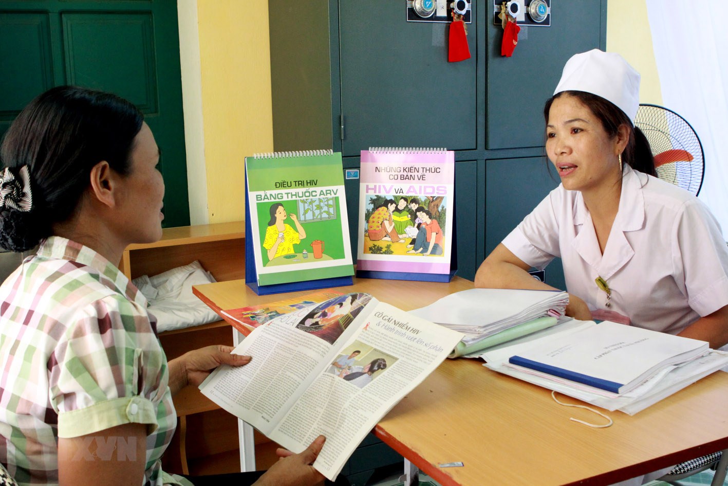 Trước khi mang thai, nữ giới nên đến cơ sở y tế để được tư vấn. (Ảnh: TTXVN)