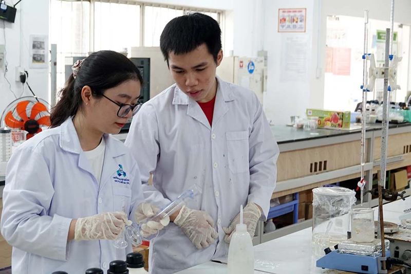 Khối ngành Khoa học là lựa chọn phù hợp cho những bạn yêu thích nghiên cứu, có tư duy logic. (Ảnh: Sưu tầm Internet)