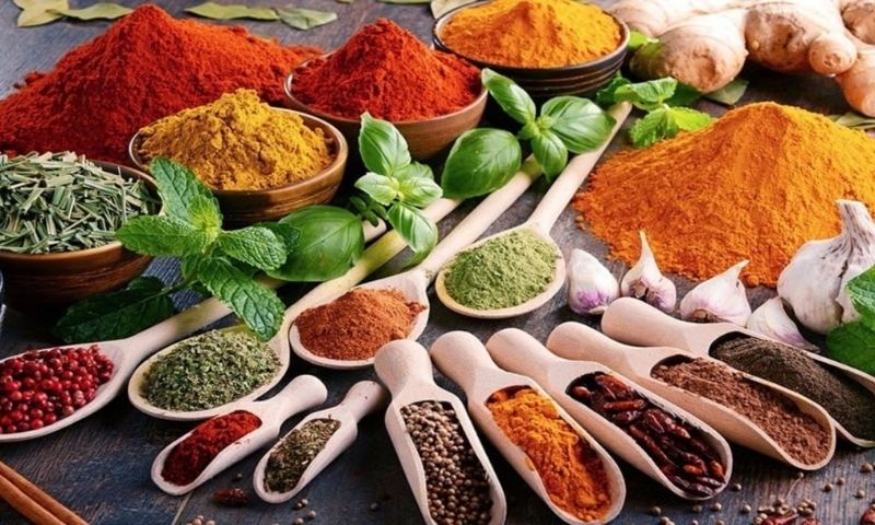 Hạn chế các loại đồ ăn cay nóng để trẻ bị bỏng lưỡi nhanh hồi phục. (Ảnh: Nguồn Internet)