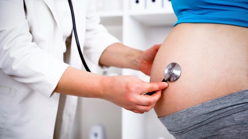 Mẹ bầu cần bình tĩnh, xét nghiệm sàng lọc và nghe tư vấn của bác sĩ nếu thai nhi bị dị tật. (Ảnh: Sưu tầm Internet)