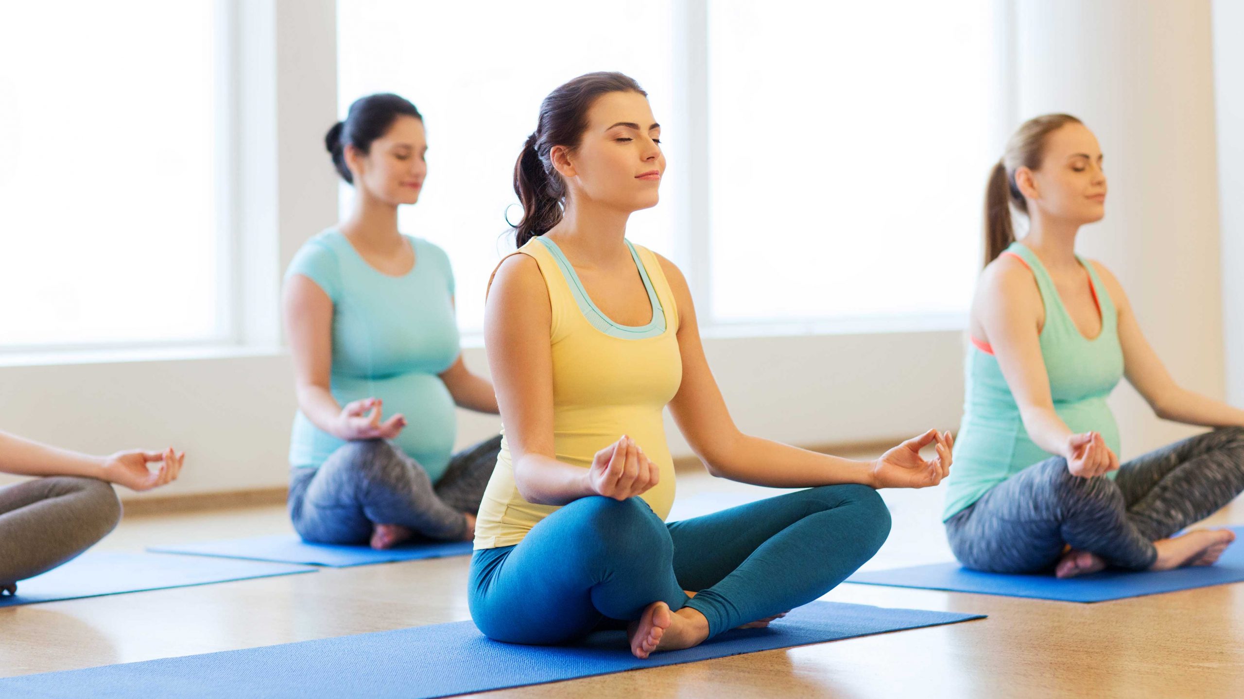 Một số bài tập phù hợp cho mẹ bầu. (Ảnh: Sưu tầm Internet)