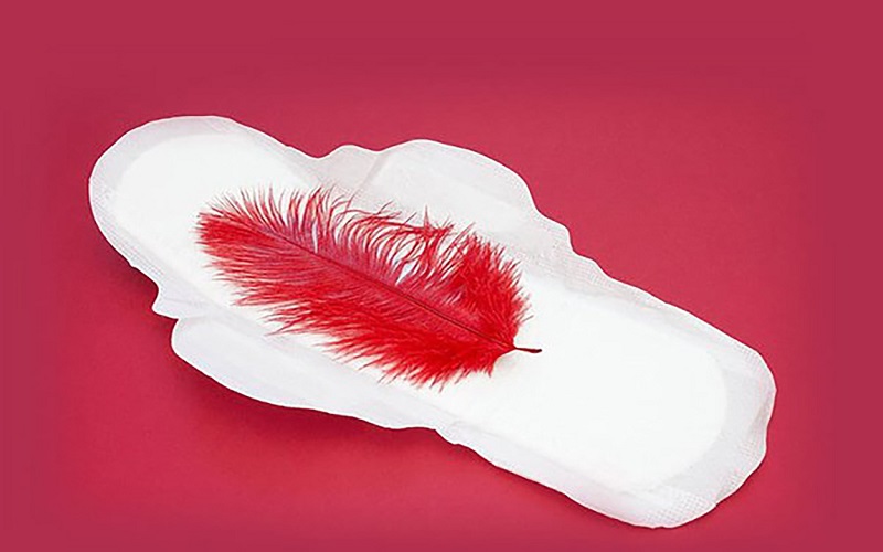 Khi đậu thai âm đạo của mẹ sẽ xuất hiện chút máu báo. (Ảnh: Sưu tầm Internet)  