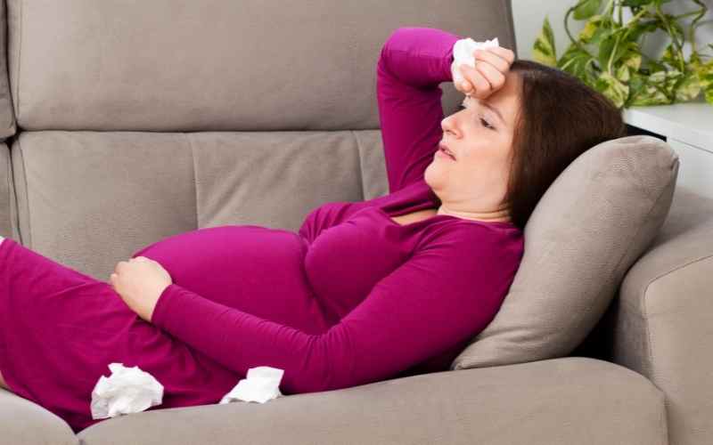 Phụ nữ bị sốt còn có thể do nhiều bệnh lý nguy hiểm không nên chủ quan. (Ảnh: Sưu tầm Internet)