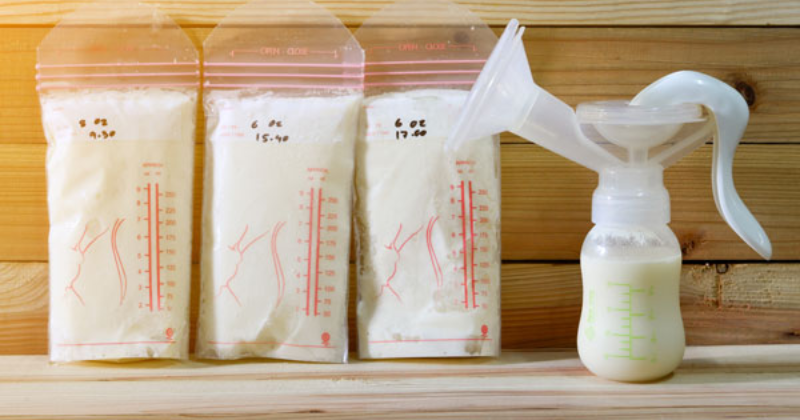 Ghi ngày vắt lên túi sữa hoặc bình sẽ giúp mẹ bảo quản sữa tốt hơn (Ảnh: Sưu tầm Internet)