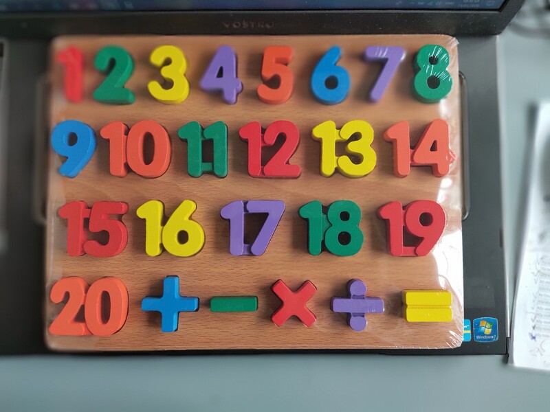 Các bậc phụ huynh nên sử dụng các công cụ để hỗ trợ con học toán (Nguồn ảnh: Sưu tầm internet)