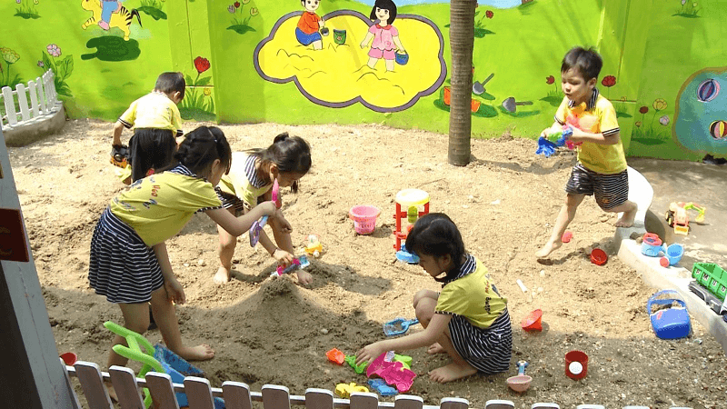 Trò chơi giáo dục cảm xúc cho trẻ mầm non: Chai khám phá cảm xúc. (Ảnh: Sưu tầm Internet)