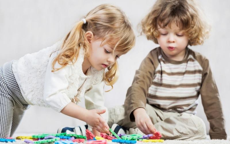 Xếp đúng tranh là trò chơi yêu thích của nhiều học sinh. (Ảnh: Sưu tầm Internet)