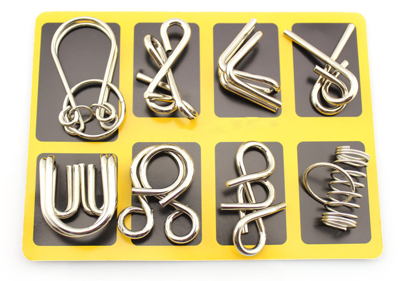 Bộ trò chơi trí tuệ Nhật bản bao gồm các thanh inox nằm gọn trong 8 ô. (Ảnh: Sưu tầm Internet)