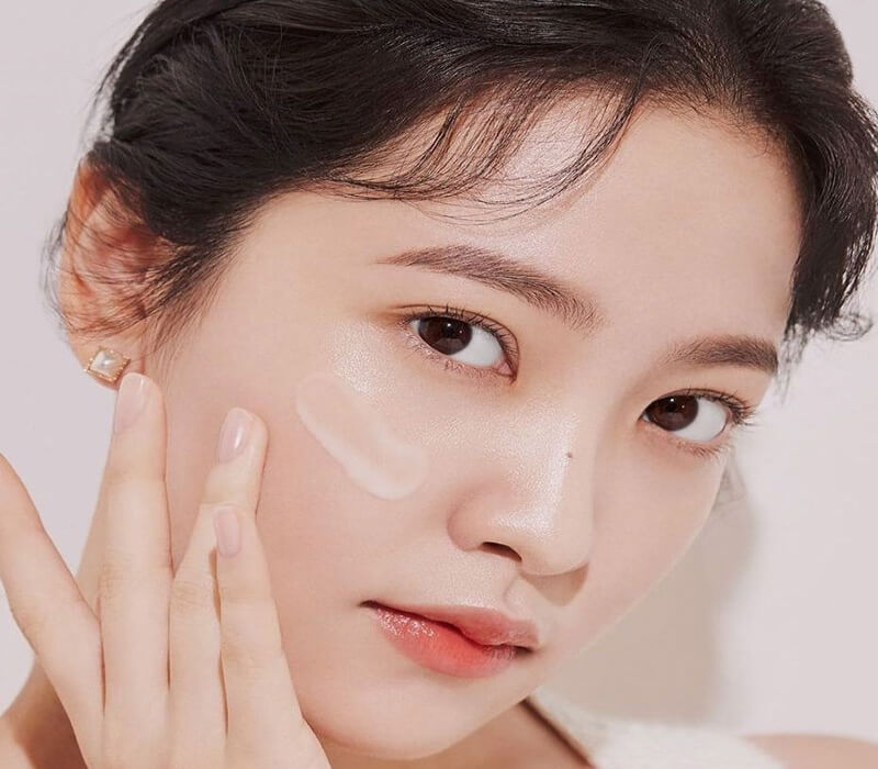 Bổ sung vitamin B cho làn da thông qua sản phẩm dạng thoa. (Ảnh: Sưu tầm Internet)