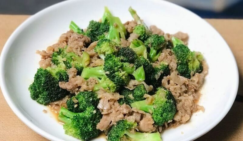 Cách chế biến thịt heo xào súp lơ xanh. (Ảnh: Sưu tầm Internet)