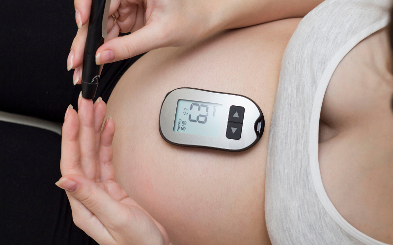 Kỹ thuật đo đường huyết thai kỳ (Ảnh: Hoanmyvinh.com)