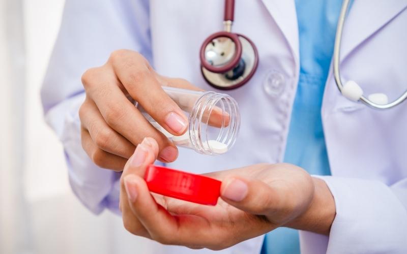 Lựa chọn thuốc bổ sung canxi theo thể trạng của người dùng. (Ảnh: Sưu tầm Internet)