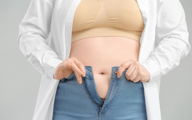 Mẹ bầu nên hạn chế mặc quần áo bó sát để máu dễ lưu thông hơn. (Ảnh: Sưu tầm Internet)