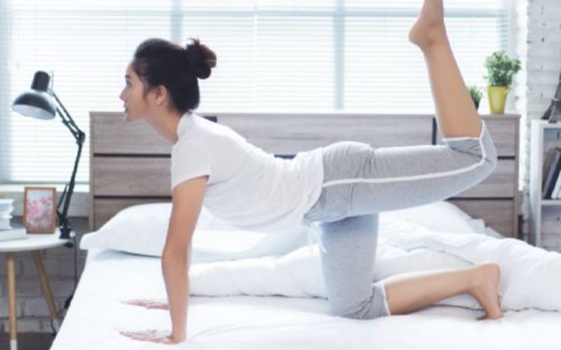 Tập yoga giúp loại bỏ các tác nhân gây bệnh cho bà bầu. (Ảnh: Sưu tầm Internet)