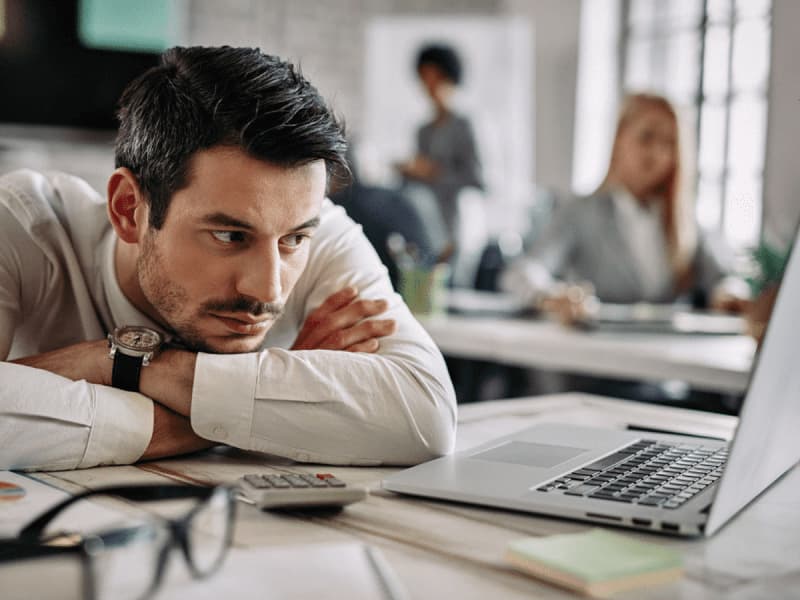 Chán nản trong công việc. (Ảnh: Sưu tầm Internet)